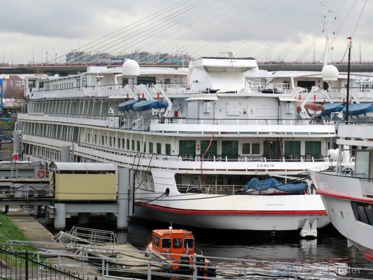 viking helgi (Passenger ship) - IMO , MMSI 273367610 under the flag of Russia