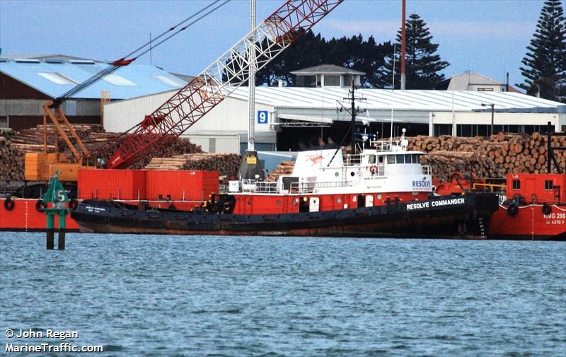 resolve commander (Tug) - IMO 7505982, MMSI 577016000, Call Sign YJSD7 under the flag of Vanuatu