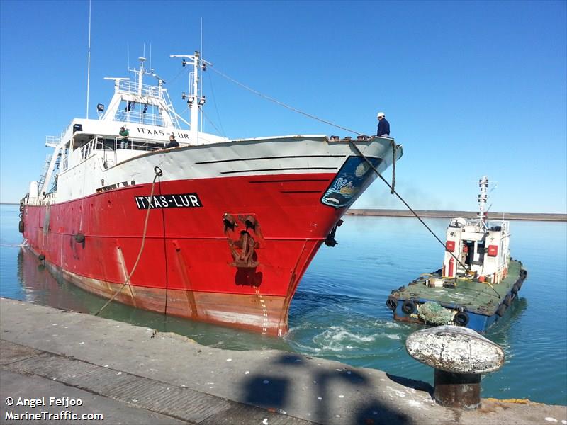 itxas lur (Fish Factory Ship) - IMO 8606525, MMSI 701000786, Call Sign LW9105 under the flag of Argentina