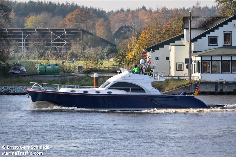 singas (Pleasure craft) - IMO , MMSI 211812780, Call Sign DJAV2 under the flag of Germany