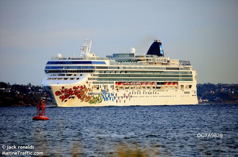 norwegian gem (Passenger (Cruise) Ship) - IMO 9355733, MMSI 309951000, Call Sign C6VG8 under the flag of Bahamas