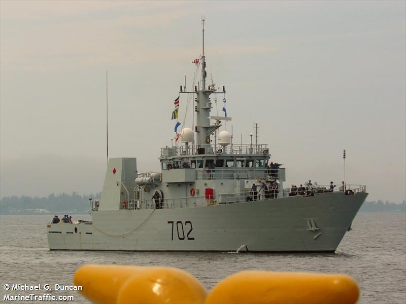 cdn warship 702 (Military ops) - IMO , MMSI 316113000, Call Sign CGAV--- under the flag of Canada