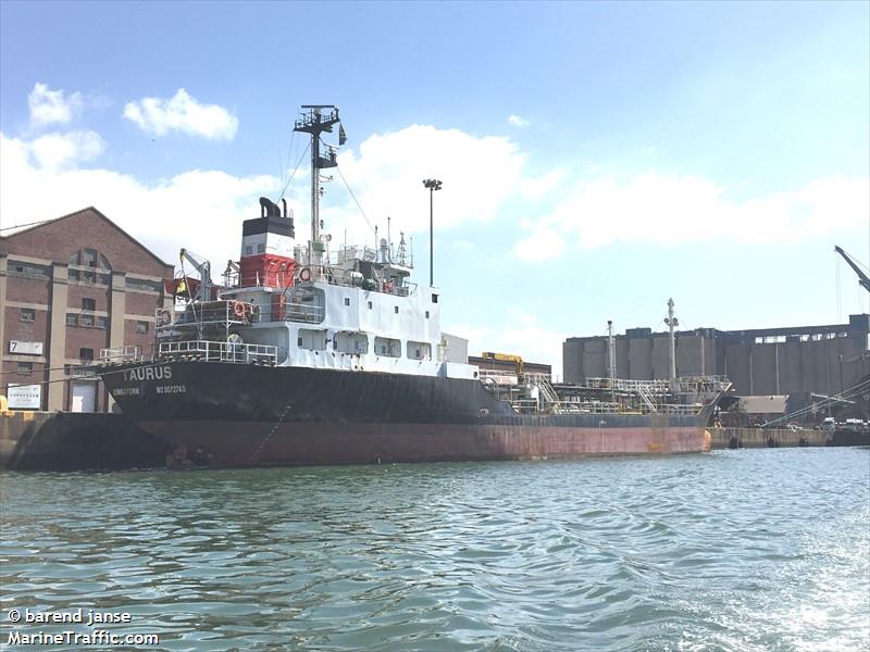 taurus (Oil Products Tanker) - IMO 9072745, MMSI 375799000, Call Sign J8B5496 under the flag of St Vincent & Grenadines