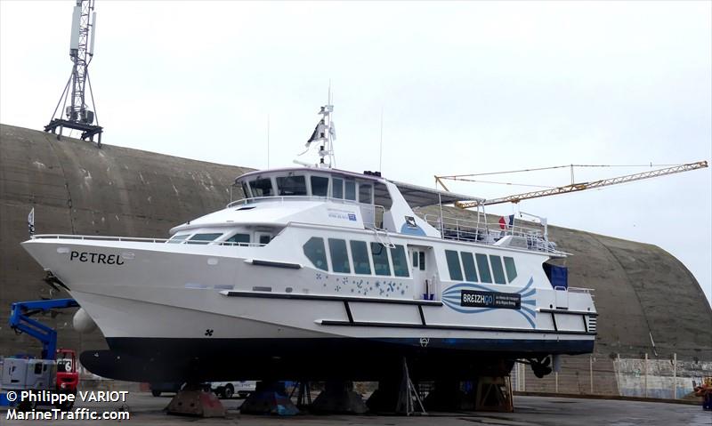 petrel (Passenger ship) - IMO , MMSI 227009960, Call Sign FGA7362 under the flag of France