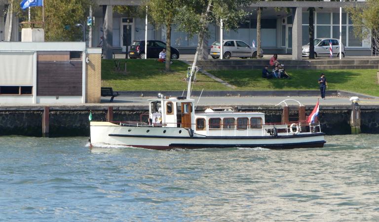 oude maze (Passenger ship) - IMO , MMSI 244180677, Call Sign PF2103 under the flag of Netherlands