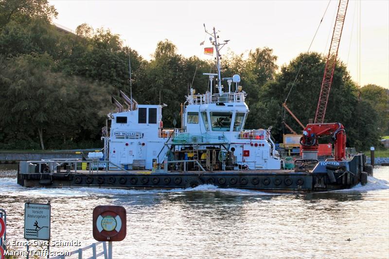 torsten (Tug) - IMO 9623142, MMSI 245439000, Call Sign PCLE under the flag of Netherlands