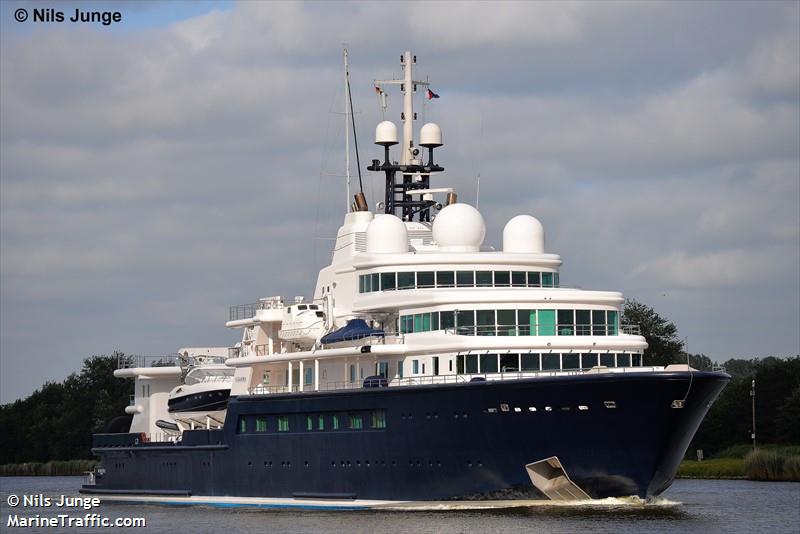 le grand bleu (Yacht) - IMO 1006829, MMSI 310380000, Call Sign ZCDF7 under the flag of Bermuda