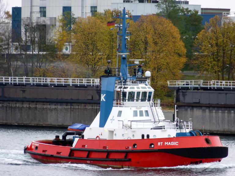 rt magic (Tug) - IMO 9190066, MMSI 311000881, Call Sign C6EF6 under the flag of Bahamas