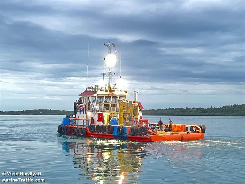 tahoma (Tug) - IMO 9087001, MMSI 525003492, Call Sign YDA3812 under the flag of Indonesia