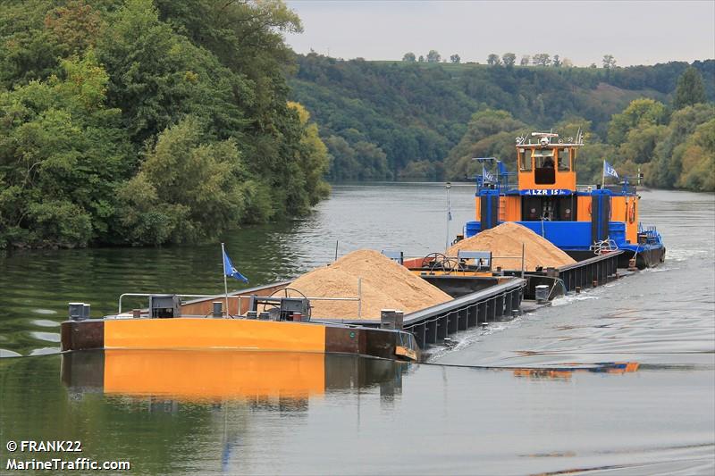 lzr 15 (Cargo ship) - IMO , MMSI 211183190, Call Sign DC7345 under the flag of Germany