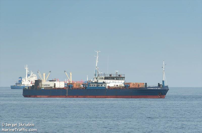 refrigerator-605 (Refrigerated Cargo Ship) - IMO 8225668, MMSI 273316040, Call Sign UIVV under the flag of Russia