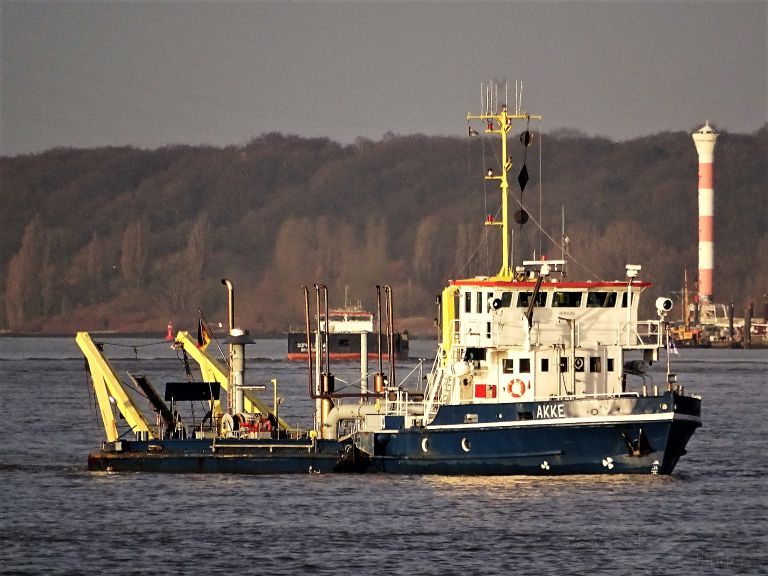 akke (Dredger) - IMO 8842064, MMSI 211233270, Call Sign DDDW under the flag of Germany