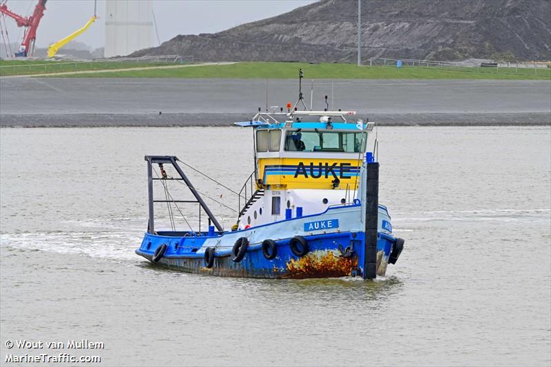 auke (Dredging or UW ops) - IMO , MMSI 244710252, Call Sign PD4300 under the flag of Netherlands