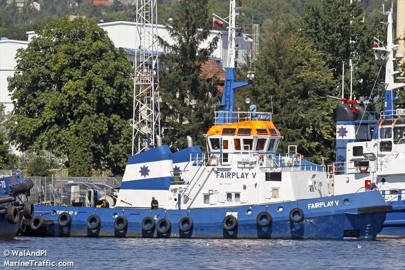 fairplay v (Tug) - IMO 8306668, MMSI 261026140, Call Sign SPS3128 under the flag of Poland