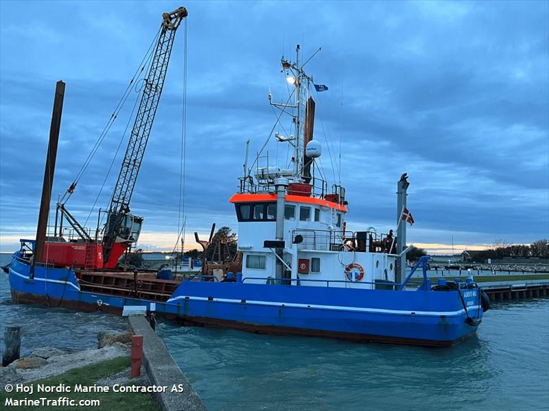 peter madsen (Hopper Dredger) - IMO 6825581, MMSI 219001262, Call Sign OZDI2 under the flag of Denmark