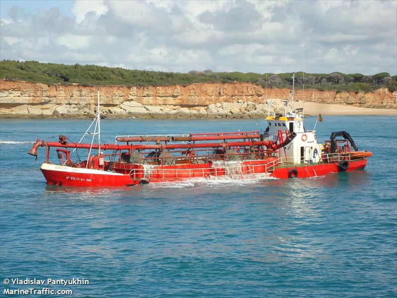 adricristuy (Hopper Dredger) - IMO 7641566, MMSI 224081390, Call Sign EHIW under the flag of Spain