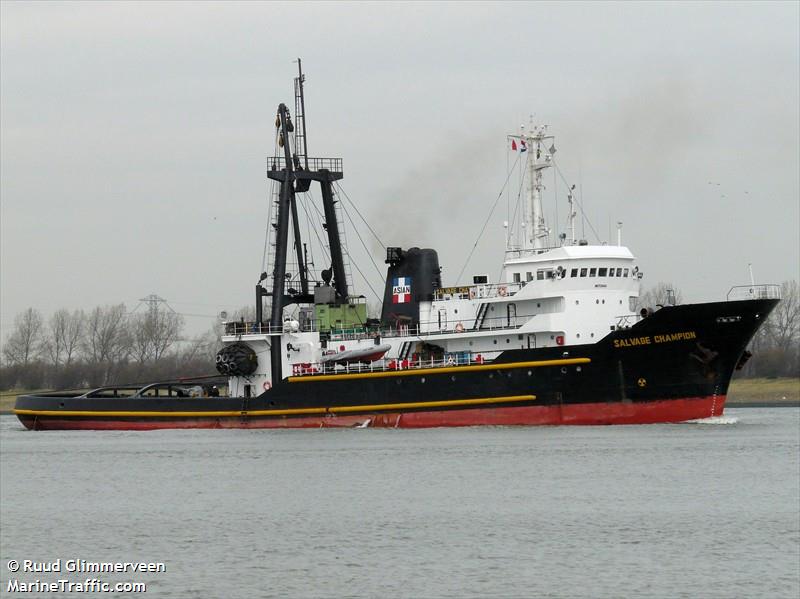 salvage champion (Salvage Ship) - IMO 7530444, MMSI 377223000, Call Sign J8B2604 under the flag of St Vincent & Grenadines