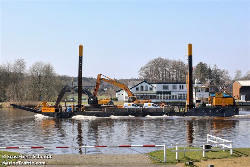 henriette (Dredging or UW ops) - IMO , MMSI 211294420, Call Sign DDKG under the flag of Germany