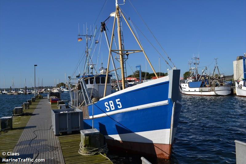 falkland sb5 (Fishing vessel) - IMO , MMSI 211517240, Call Sign DJYY under the flag of Germany