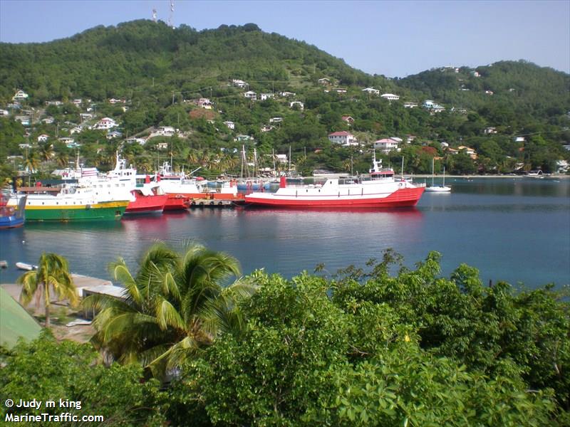 admiral bay 2 (Passenger/Ro-Ro Cargo Ship) - IMO 6519053, MMSI 377952000, Call Sign J8PB3 under the flag of St Vincent & Grenadines