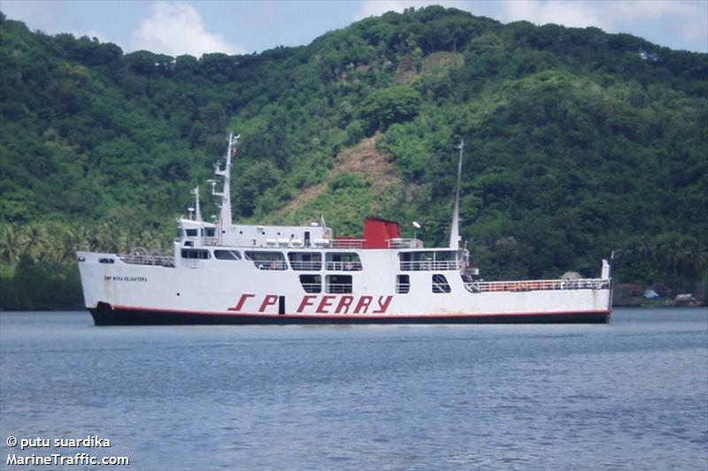 mv.lintas lorentz (Passenger/Ro-Ro Cargo Ship) - IMO 7302201, MMSI 525003217, Call Sign PNOC under the flag of Indonesia