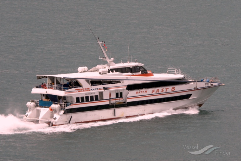 jet raider (Passenger Ship) - IMO 9035735, MMSI 564884000, Call Sign 9V3563 under the flag of Singapore