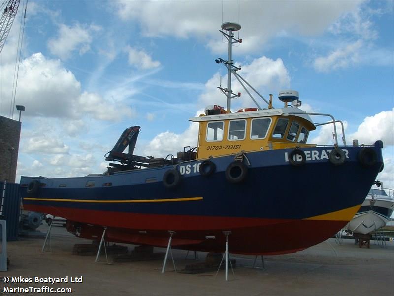 liberator (Tug) - IMO , MMSI 235076072, Call Sign MV7T7 under the flag of United Kingdom (UK)