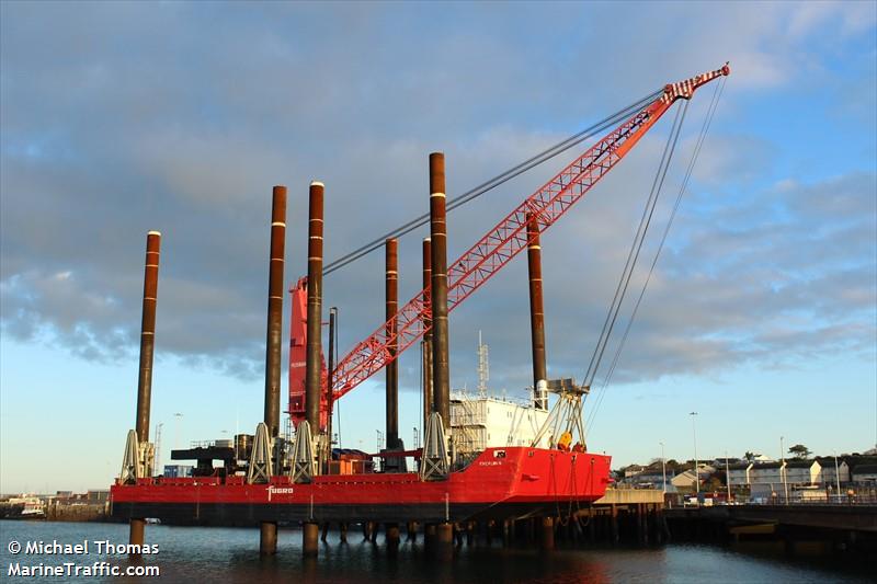 excalibur (Platform) - IMO 8763282, MMSI 576152000, Call Sign YJKQ5 under the flag of Vanuatu