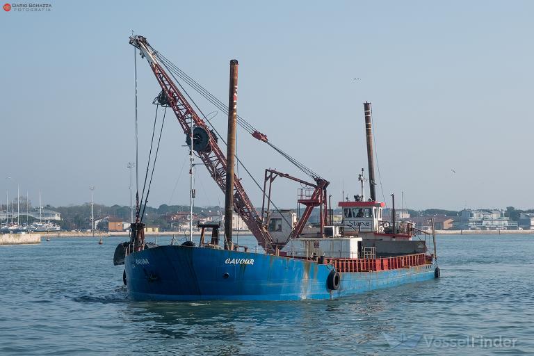 cavour (Hopper Dredger) - IMO 8335425, MMSI 247350800, Call Sign ILAZ2 under the flag of Italy