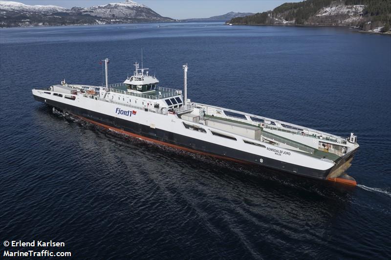 romsdalsfjord (Passenger/Ro-Ro Cargo Ship) - IMO 9477139, MMSI 258329500, Call Sign LCBC under the flag of Norway