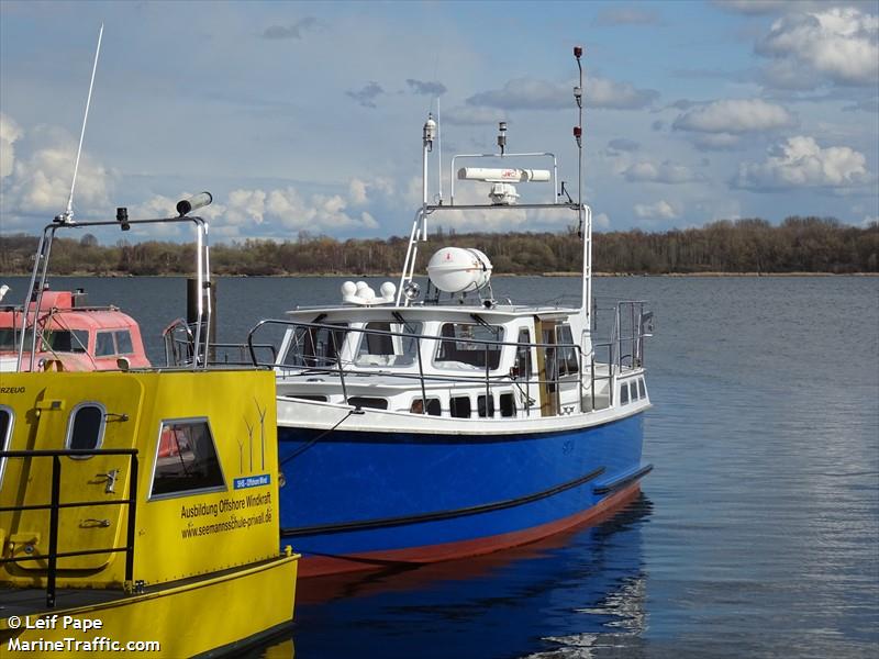 fox (Pleasure craft) - IMO , MMSI 211000000, Call Sign FOX under the flag of Germany