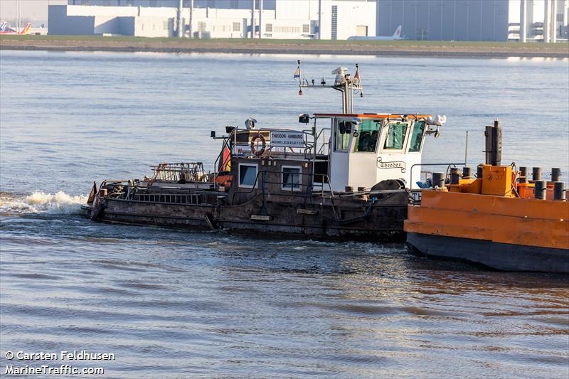 theodor (Tug) - IMO , MMSI 211513370, Call Sign DA 5381 under the flag of Germany