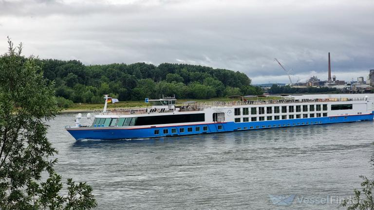 johann strauss (Passenger ship) - IMO , MMSI 269057275, Call Sign HE7275 under the flag of Switzerland