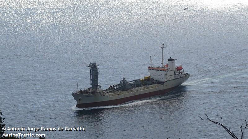 cement courier (Cement Carrier) - IMO 8118190, MMSI 304073000, Call Sign V2GS6 under the flag of Antigua & Barbuda