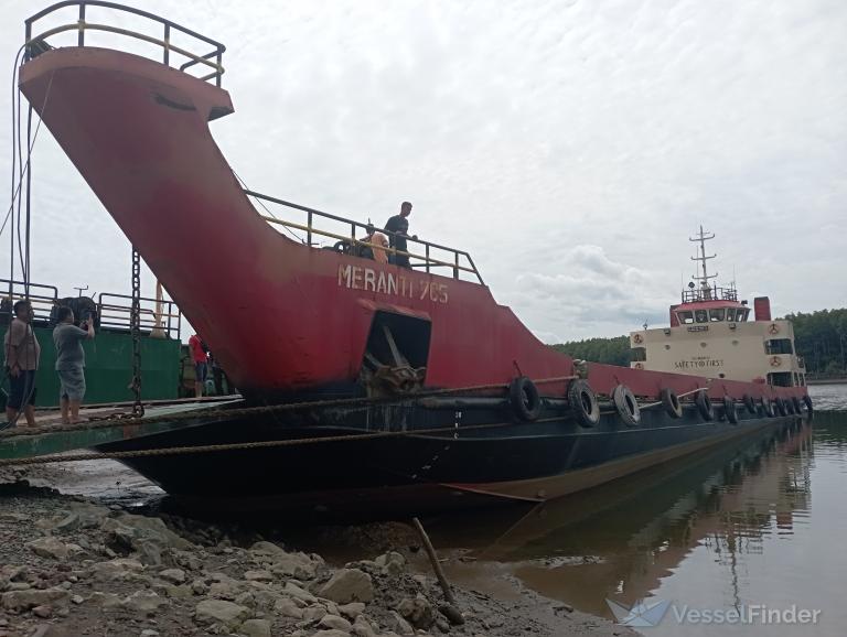 lct meranti 705 (Landing Craft) - IMO , MMSI 525900285, Call Sign YDAL2 under the flag of Indonesia