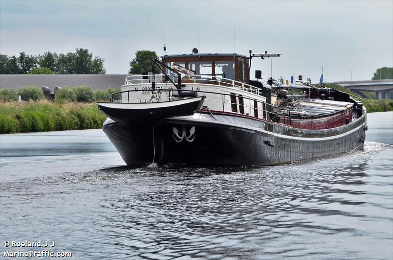 neeltje (Dredging or UW ops) - IMO , MMSI 244700775, Call Sign PF3178 under the flag of Netherlands