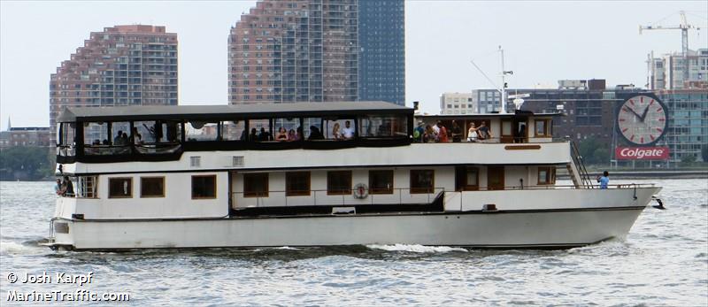 eastern star (Passenger ship) - IMO , MMSI 367593370, Call Sign WDH2000 under the flag of United States (USA)