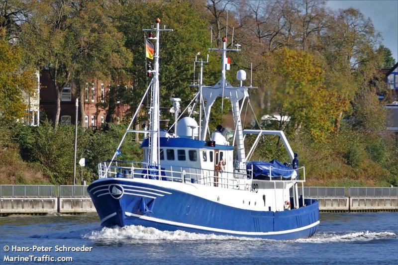 sea hunter guard (Supply Tender) - IMO 6812625, MMSI 370789000, Call Sign HP7509 under the flag of Panama