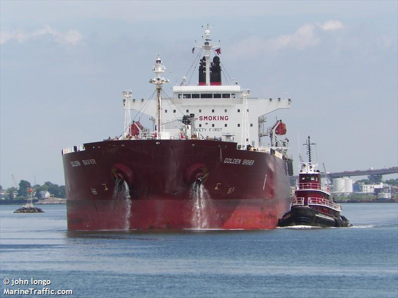 golden shiner (Oil Products Tanker) - IMO 9321562, MMSI 538005439, Call Sign V7DV7 under the flag of Marshall Islands