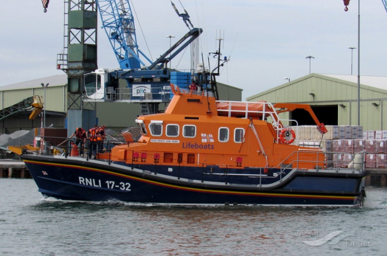 rnli lifeboat 17-32 (SAR) - IMO , MMSI 235005118, Call Sign VSWX5 under the flag of United Kingdom (UK)