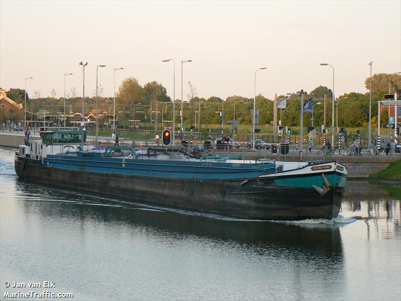 sailing home (Tanker) - IMO , MMSI 244670389, Call Sign PE5820 under the flag of Netherlands