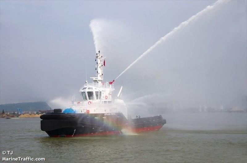 atlas opal (Tug) - IMO , MMSI 374236000 under the flag of Panama