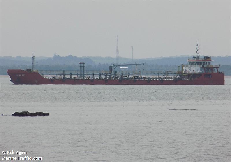 royal rey (Oil Products Tanker) - IMO 9848493, MMSI 525100972, Call Sign YCBE2 under the flag of Indonesia