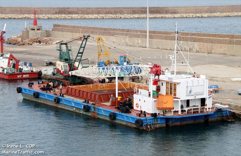 portofino (Crane Ship) - IMO 8959398, MMSI 247333400, Call Sign IQCP under the flag of Italy