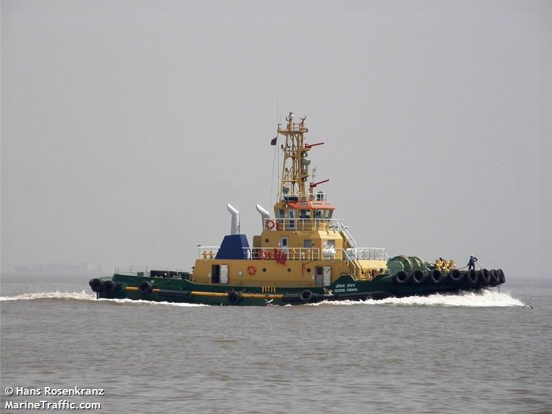 mv ocean crown (Tug) - IMO 9325582, MMSI 419000168, Call Sign AVHI under the flag of India