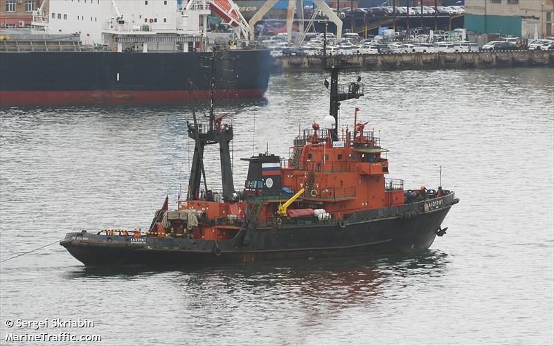 lazurit (Tug) - IMO 8832590, MMSI 273140100, Call Sign UGDR under the flag of Russia