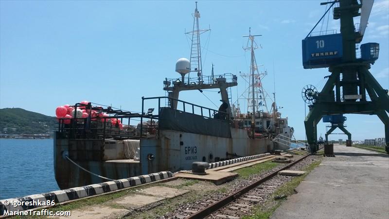 breeze (Fishing Vessel) - IMO 8317241, MMSI 273327440, Call Sign UBAL2 under the flag of Russia