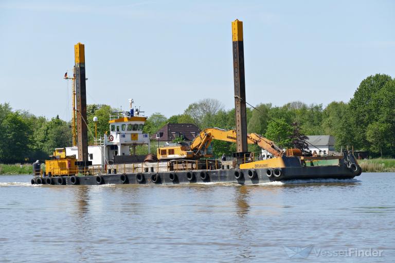 braune (Dredging or UW ops) - IMO , MMSI 211236860, Call Sign DHUY under the flag of Germany
