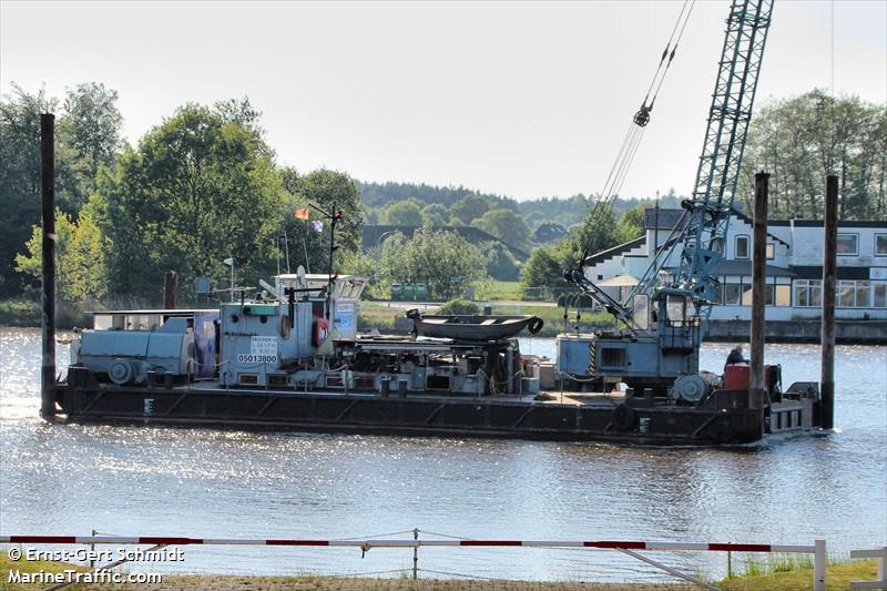 taucher10 (Dredging or UW ops) - IMO , MMSI 211630850, Call Sign DC2094 under the flag of Germany