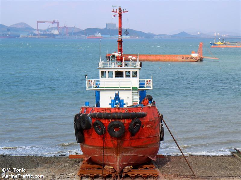 snl2600 (Pusher Tug) - IMO 8922589, MMSI 440043150, Call Sign SSD under the flag of Korea